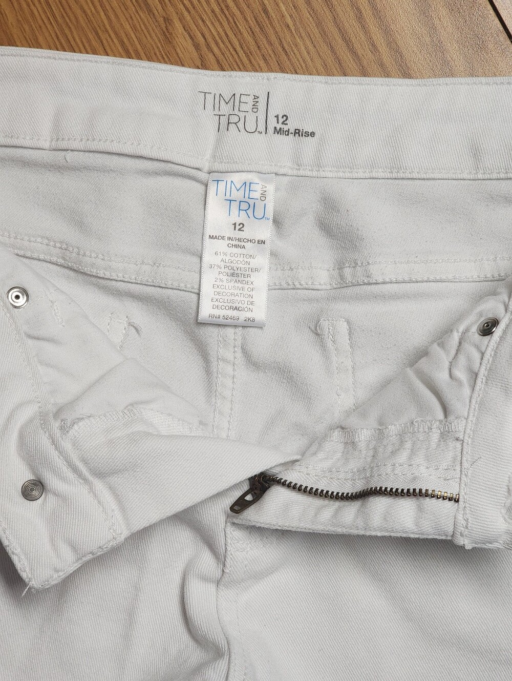 Time and Tru White Frayed Hem Denim Shorts Size 12 - Picture 4 of 9